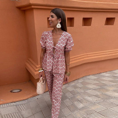 Lisa - Casual and Elegant Outfit